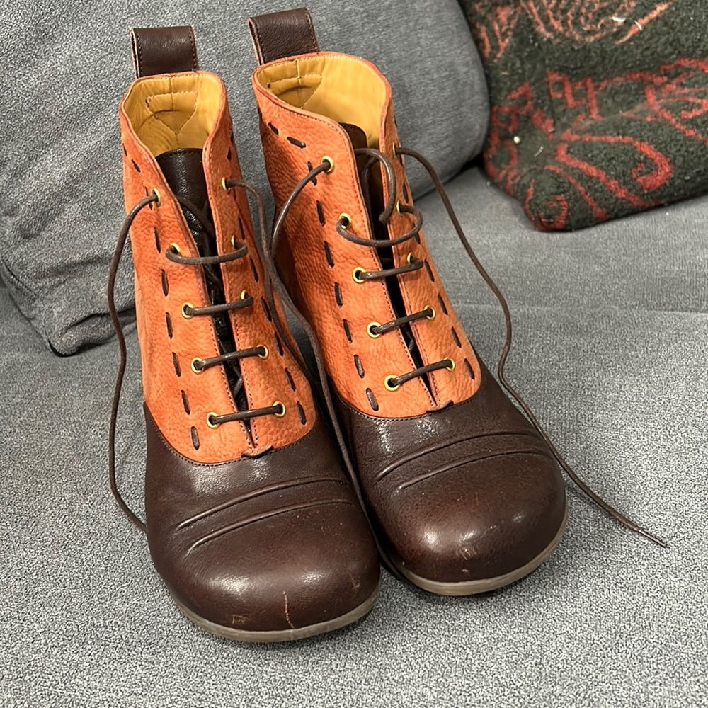 John Fluevog size 8.5. Hey Minstrel ankle boots.